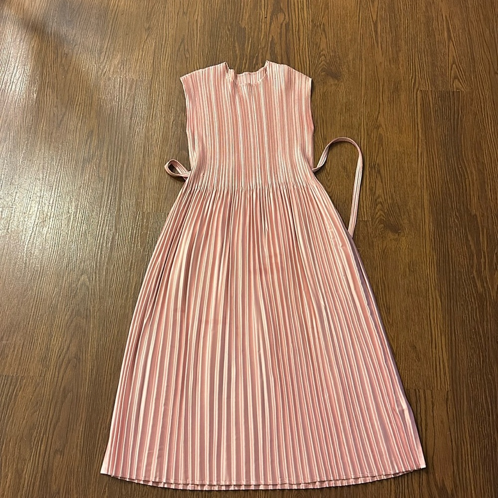 Pink silk dress with tie
